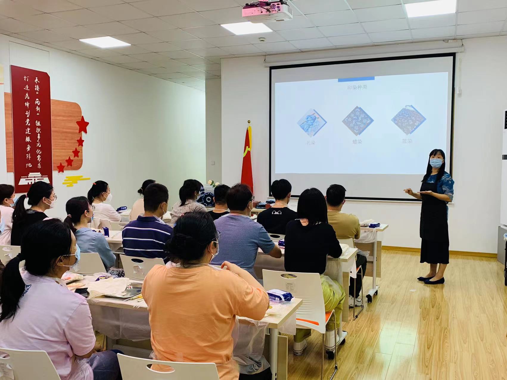 老师讲课1.jpg